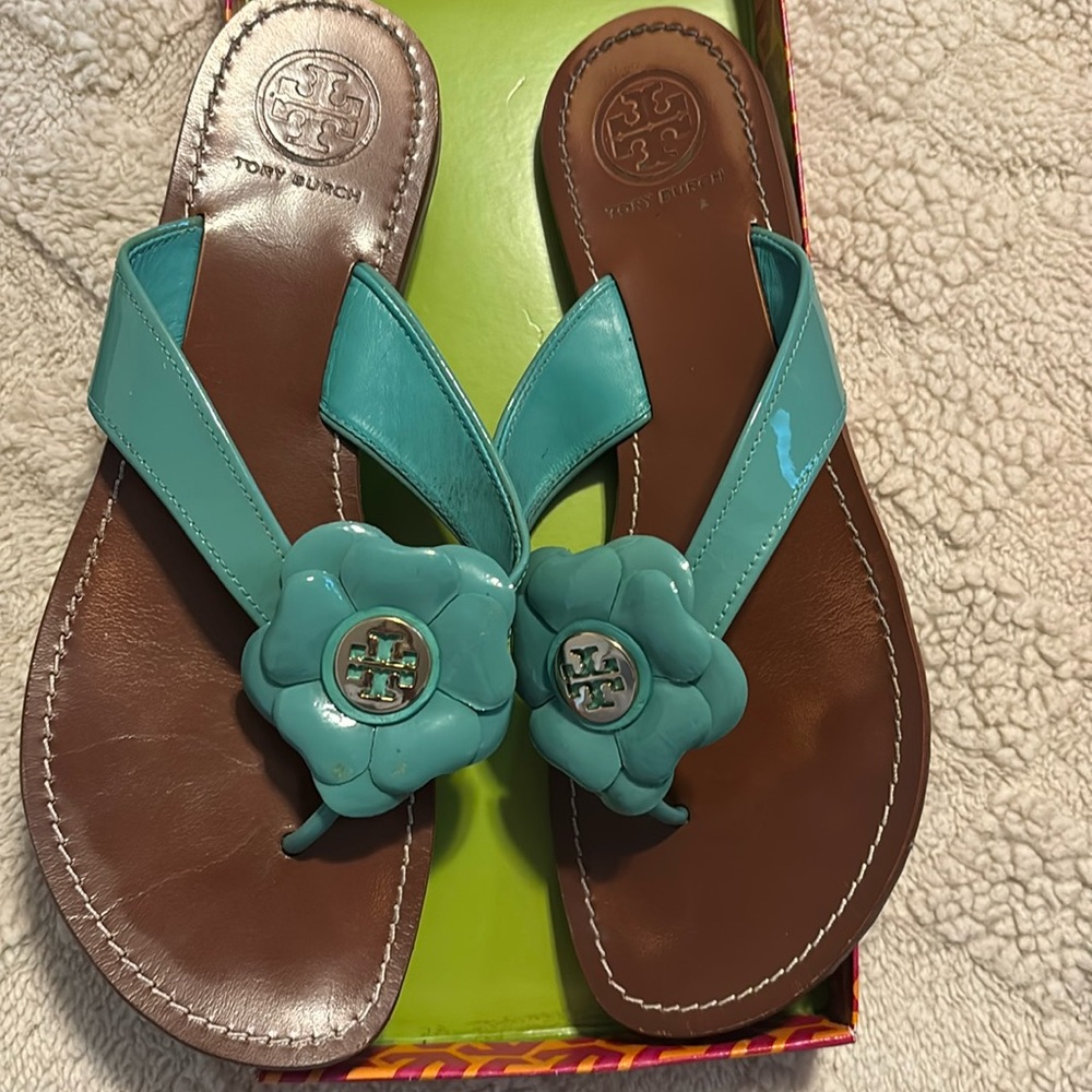 Women’s Tory Burch flower patent thong sandals